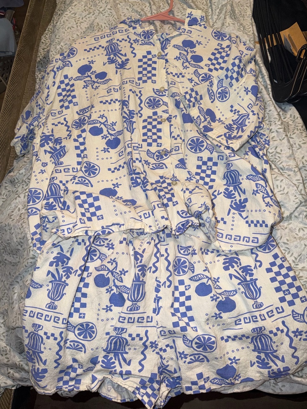 PrettyLittleThing White and Blue Printed Lounge Set